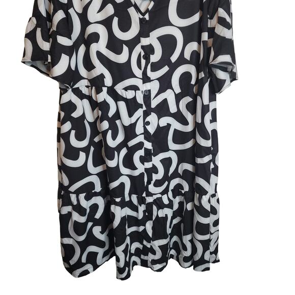 BloomChic Geometric Bell Sleeve Flutter Pocket Button Detail Dress, NWT, 14/16 - Picture 4 of 7